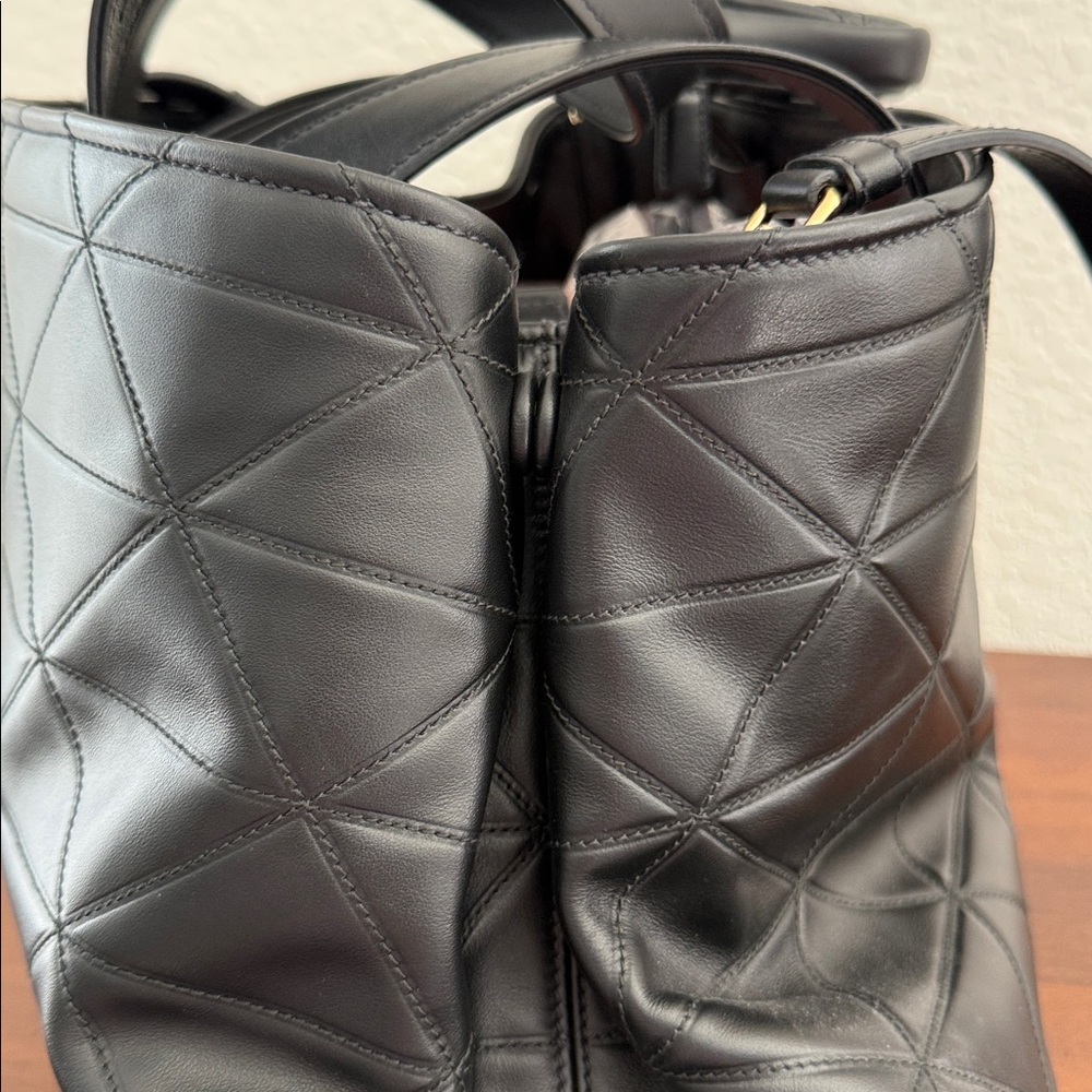 PRADA Large Quilted Tote Black Leather Bag - Picture 6 of 17